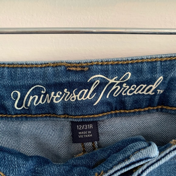 **SOLD** Universal Thread mid rise jeggings. - Picture 2 of 4